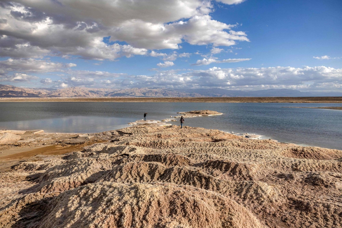 Dead Sea an 'ecological disaster,' but no one can agree how to fix it