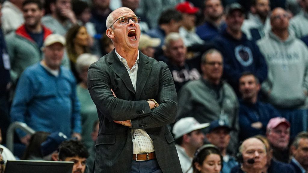 Hurley after berating ref: Show other coaches