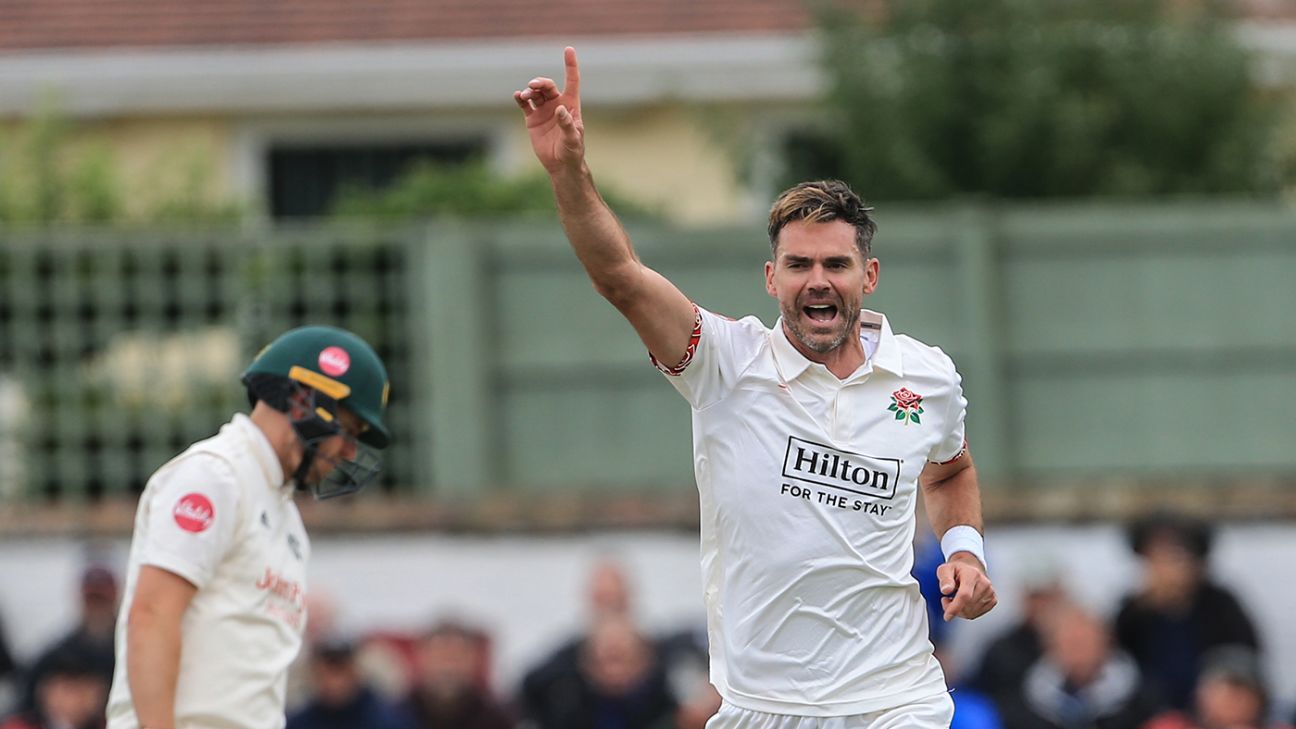 James Anderson signs one-year Lancashire contract