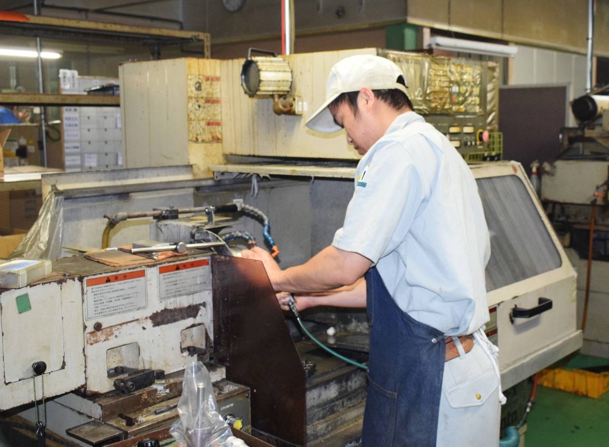 Japan auto unions aiming to get five more days off in 2025