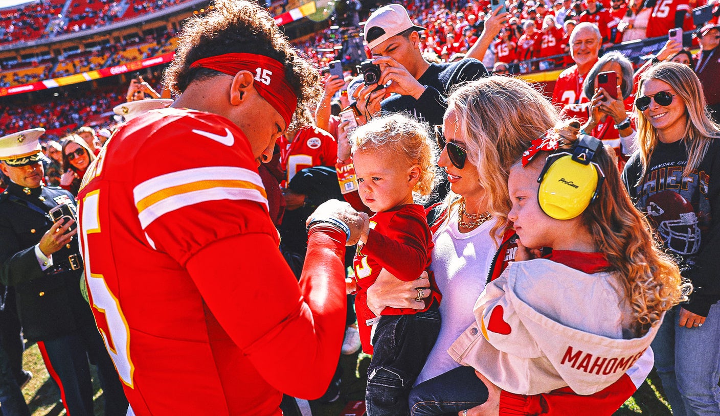 Patrick, Brittany Mahomes welcome daughter Golden Raye, as promised, during Chiefs' bye
