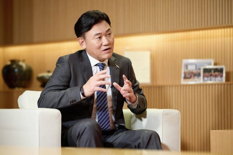 Rakuten’s Mikitani wants to sell bonds to Japanese investors