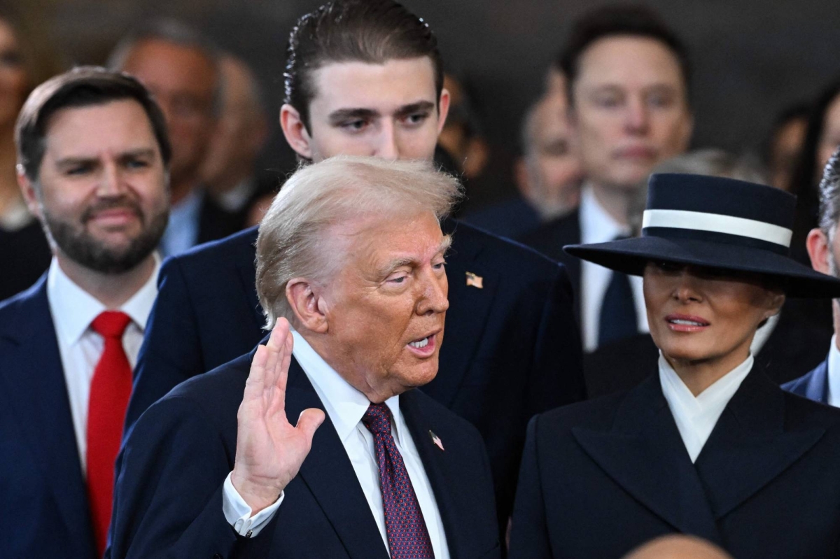 Triumphant Trump sworn in, capping political comeback