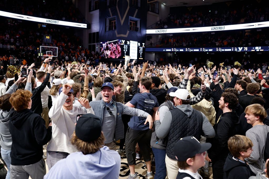 Vandy fined $250K for letting fans storm court