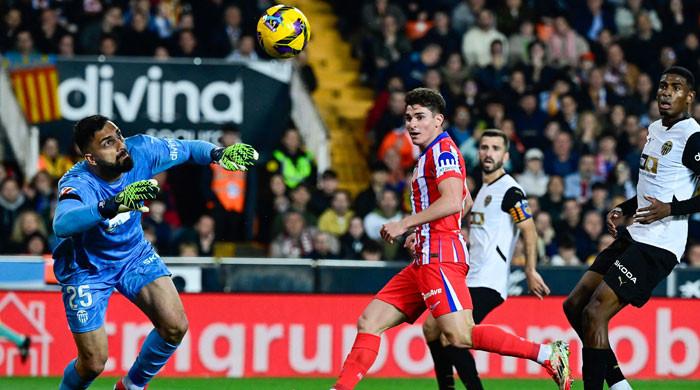 Atletico surrender lead but fight back to 4-4 draw against Barcelona
