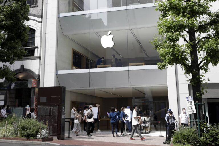 Police arrest computer retailer head over MacBook student discount scheme