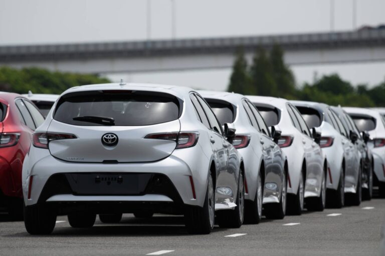 Toyota’s domestic sales rebound as it recovers from scandals