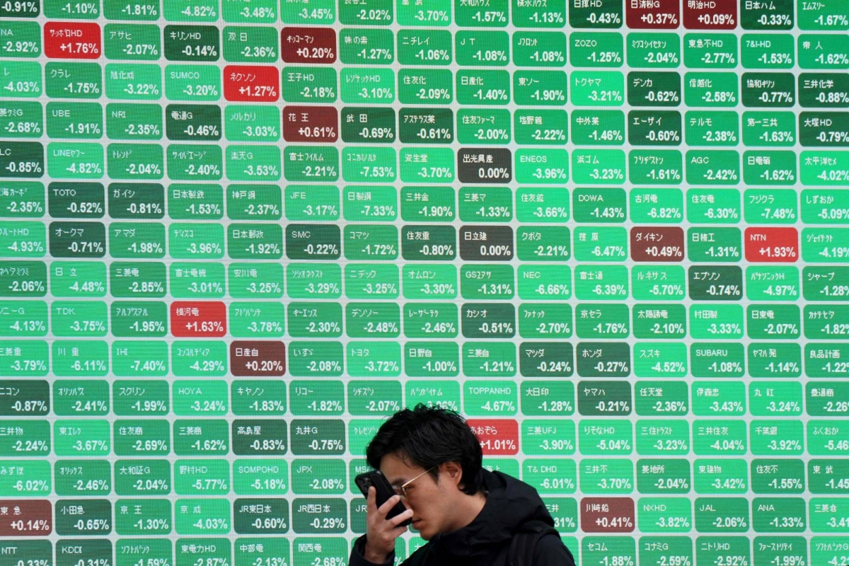 Asian stocks slide as U.S. growth worries grip markets