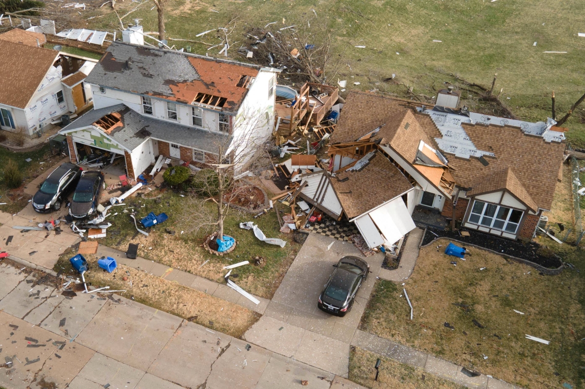 At least 33 dead as tornadoes ravage central U.S.