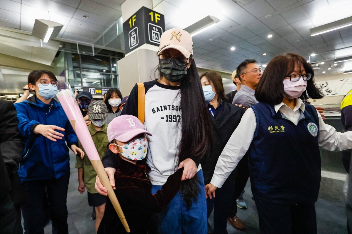 Chinese influencer forced to leave Taiwan for supporting invasion