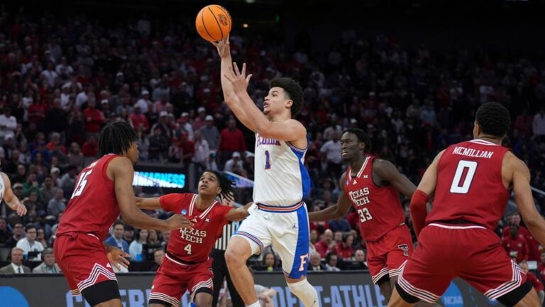 Clayton’s Curry-like flurry helps Gators escape