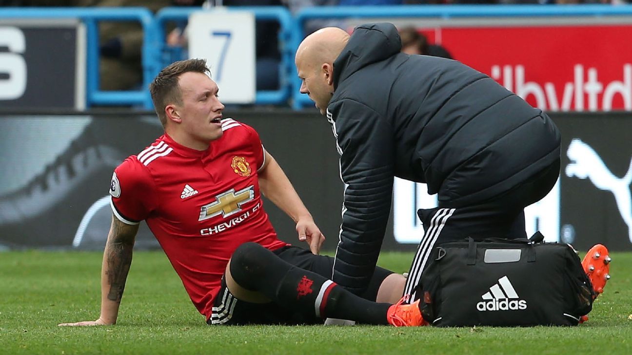 Ex-Utd defender Jones ’embarrassed’ by injuries