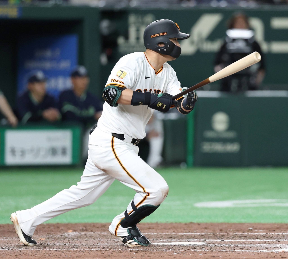 Giants rally to beat Swallows in dramatic season opener