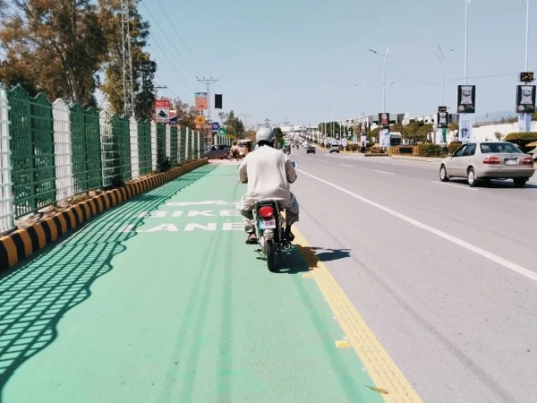 Green Lane For Motorcyclists Introduced In Rawalpindi