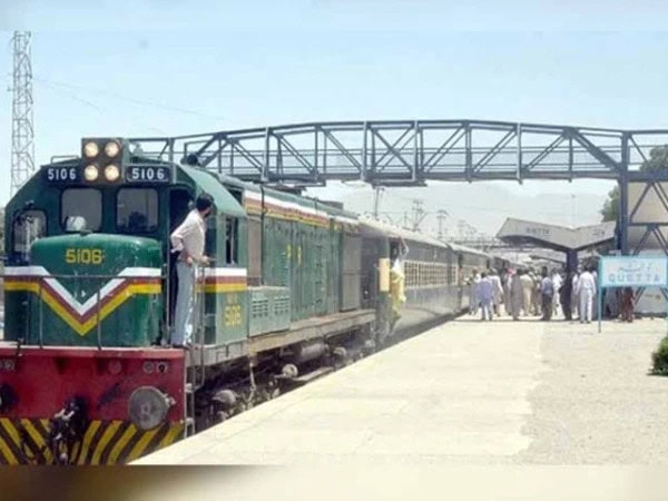 After 17 days, Jaffar Express departs to Quetta with 430 passengers