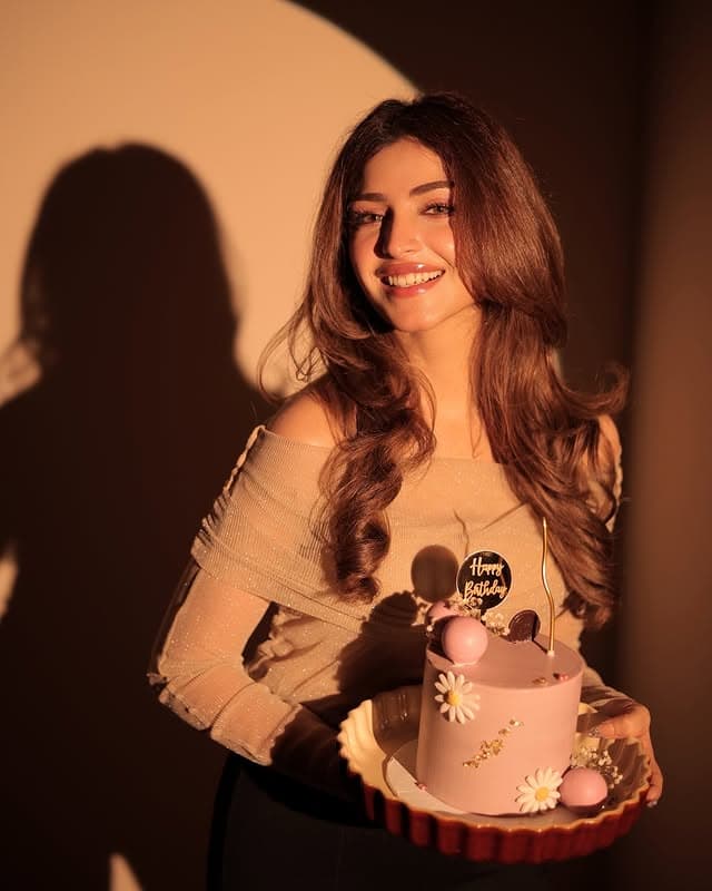 Kinza Hashmi Celebrates 28th Birthday Full Pictures Inside
