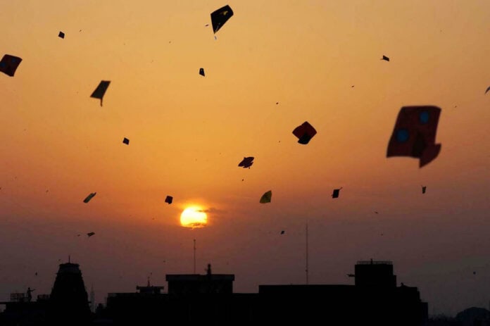 Lahore Police Launch Crackdown Against Kite Flying Ahead Of Eid