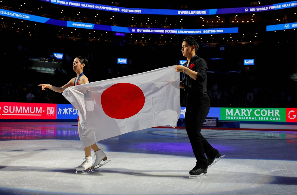 Miura and Kihara edge German pair to win second world figure skating title