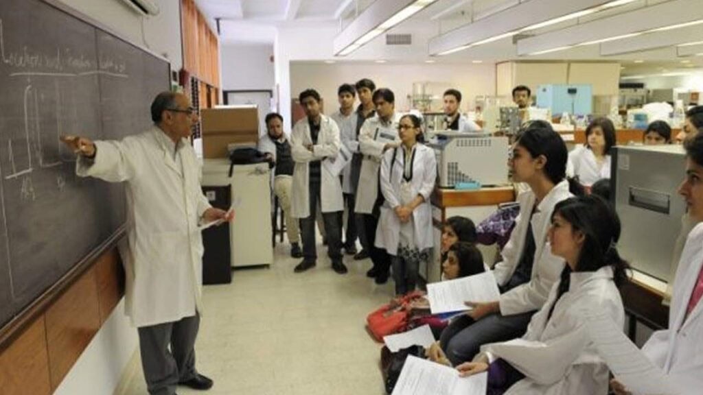 Pakistan Sets Fee Cap For Mbbs Bds Programmes In Medical Colleges