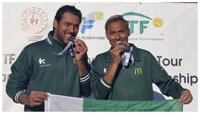 Pakistans Aisamul Haq Aqeel Khan Win Itf Masters World Championship