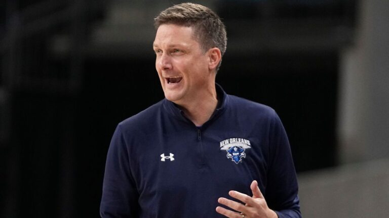Reports: UNO hoops bans over gambling inquiry