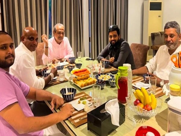 Sanath Jayasuriya Wins Hearts By Observing Fast With Muslim Friends