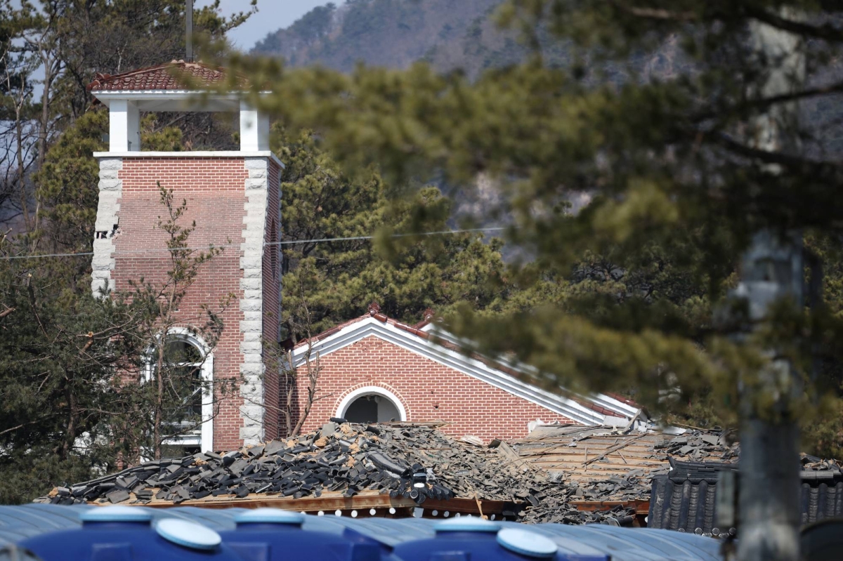 South Korea air force jets accidentally drop bombs on homes, injuring 15