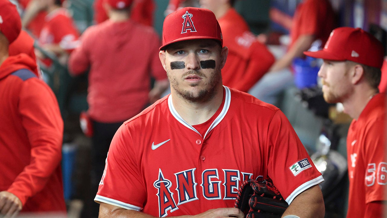 Astros fan rips foul ball out of Angels star Mike Trout’s glove in bizarre scene