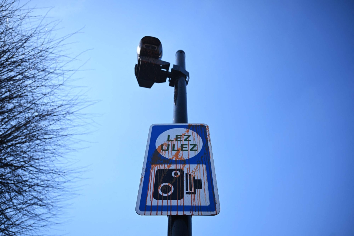 Clean streets versus business woes: Pollution charge divides Londoners
