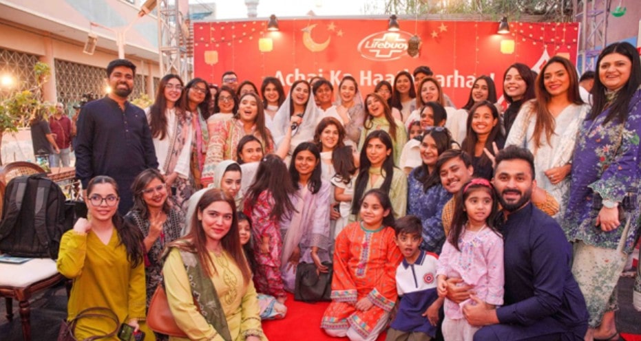Spreading Joy And Kindness Lifebuoys Achayi Ka Haath Barhao Campaign Inspires Generosity This Ramzan
