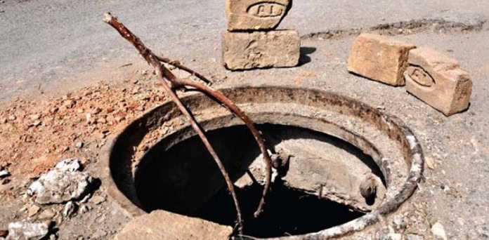 Three Year Old Child Dies After Falling Into Open Manhole In Karachis Moach Goth