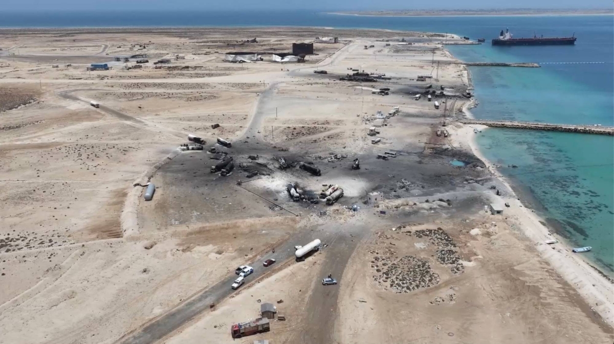 U.S. steps up Houthi campaign with deadly strikes on Red Sea oil port