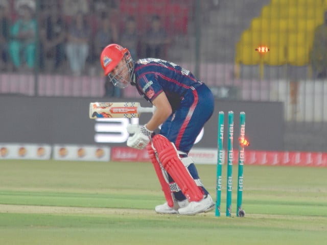 United beat Kings by 7 wickets in HBL PSL match | The Express Tribune