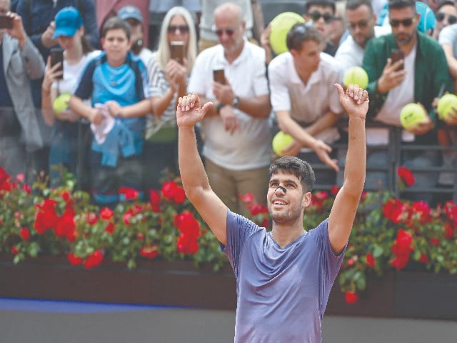 Alcaraz, Sabalenka post wins at Italian Open | The Express Tribune