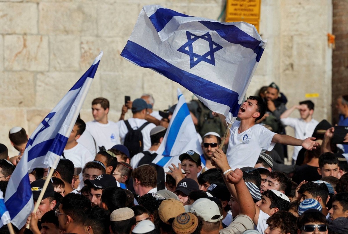 Far-right Israelis confront Palestinians, other Israelis in chaotic march