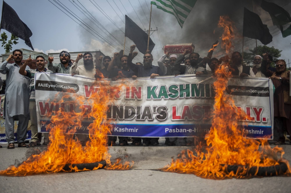 India launches strikes on Pakistan as Islamabad vows retaliation