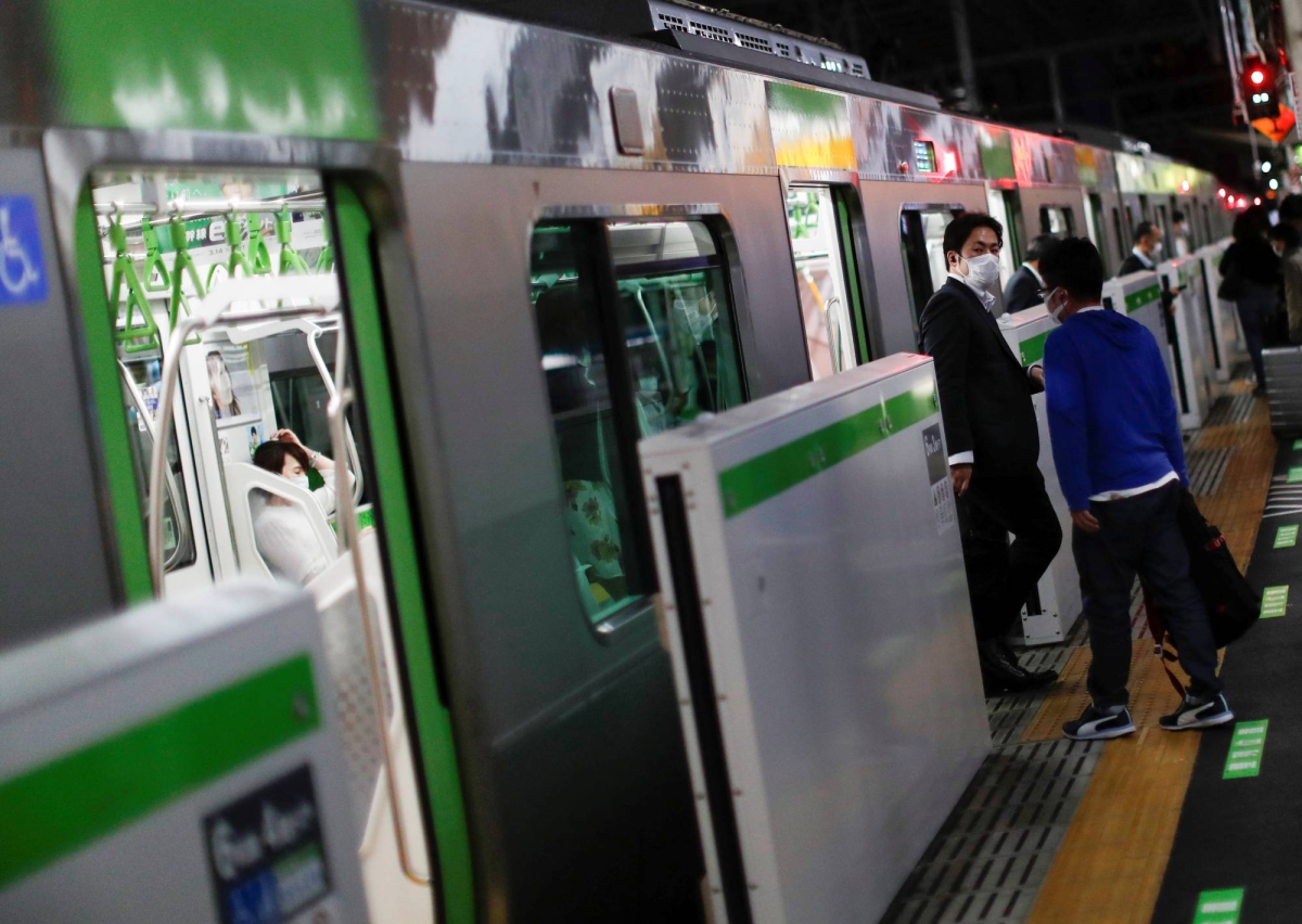Japan sets goal of having doors on 4,000 train station platforms by fiscal 2030