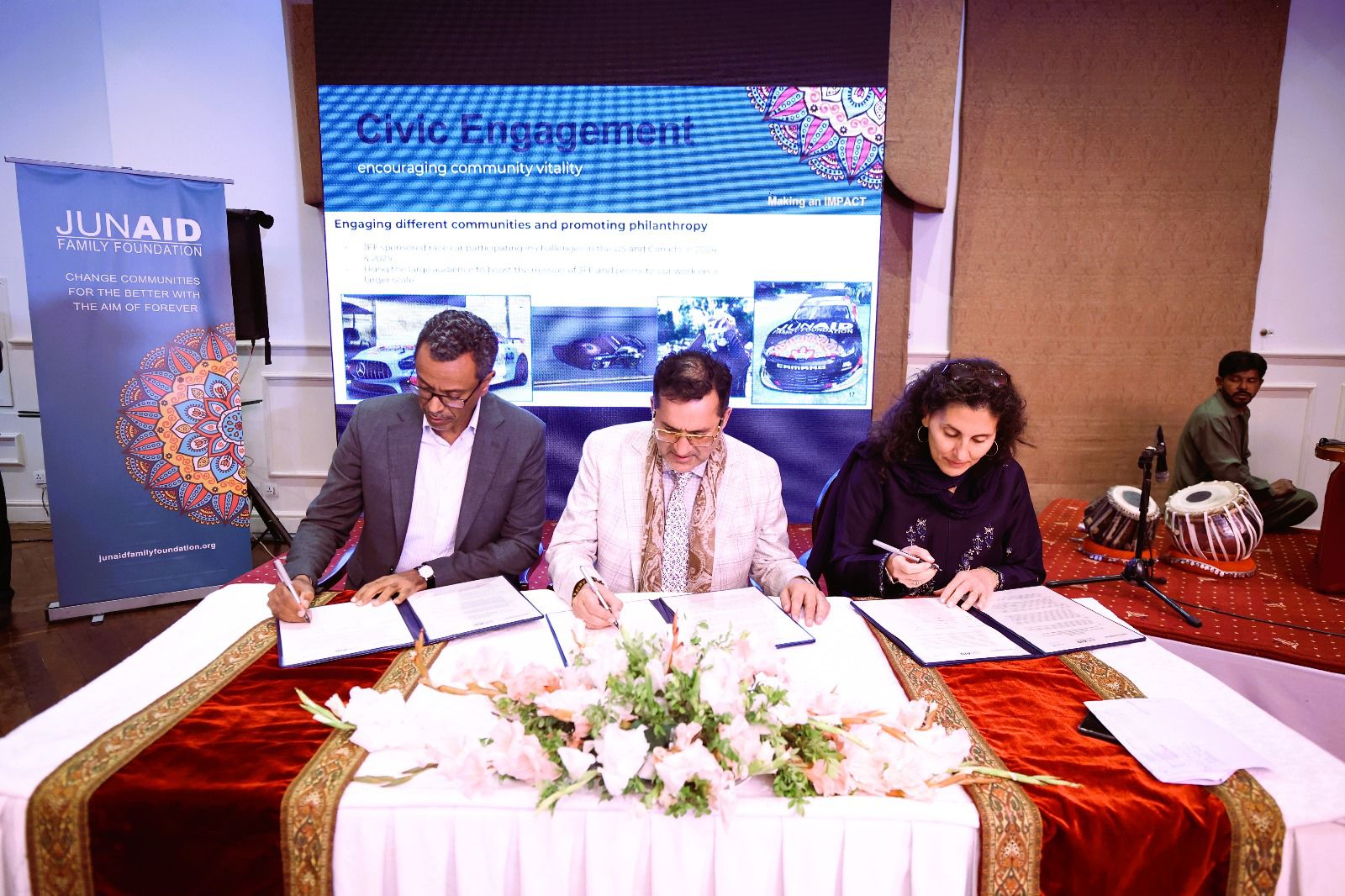 Junaid Family Foundation Signs Deal With Gates Foundation Unicef For Pakistani Women