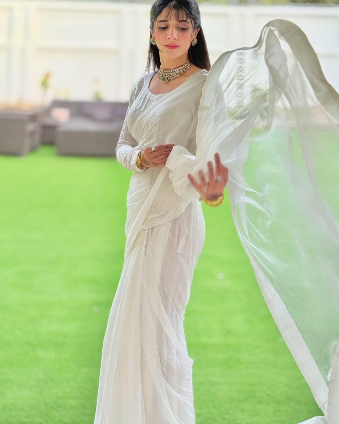 Mawra Hocanes Elegant White Saree Look Wows Fans On Social Media