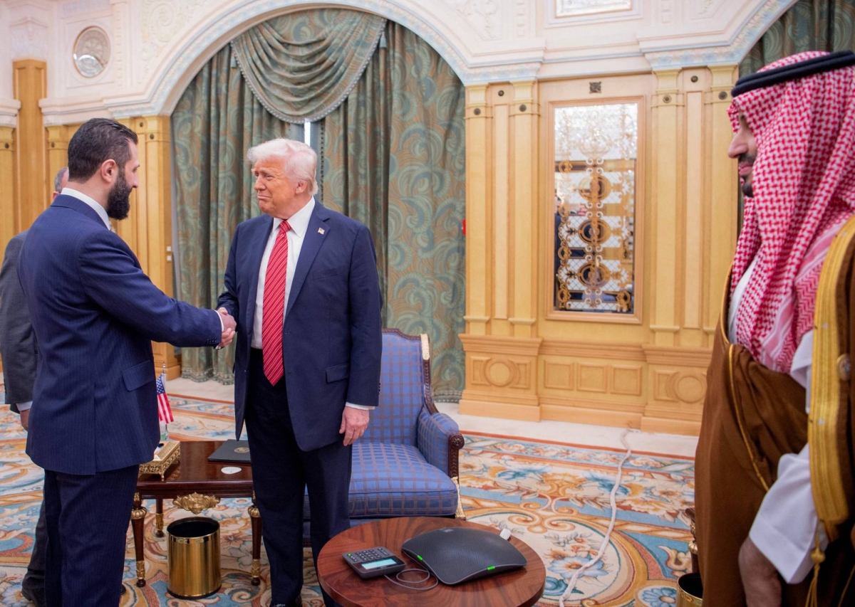 Trump meets Syrian president, urges him to establish ties with Israel