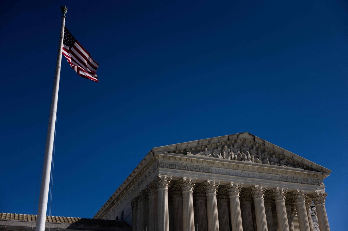 U.S. Supreme Court maintains block on Trump deportations under wartime law