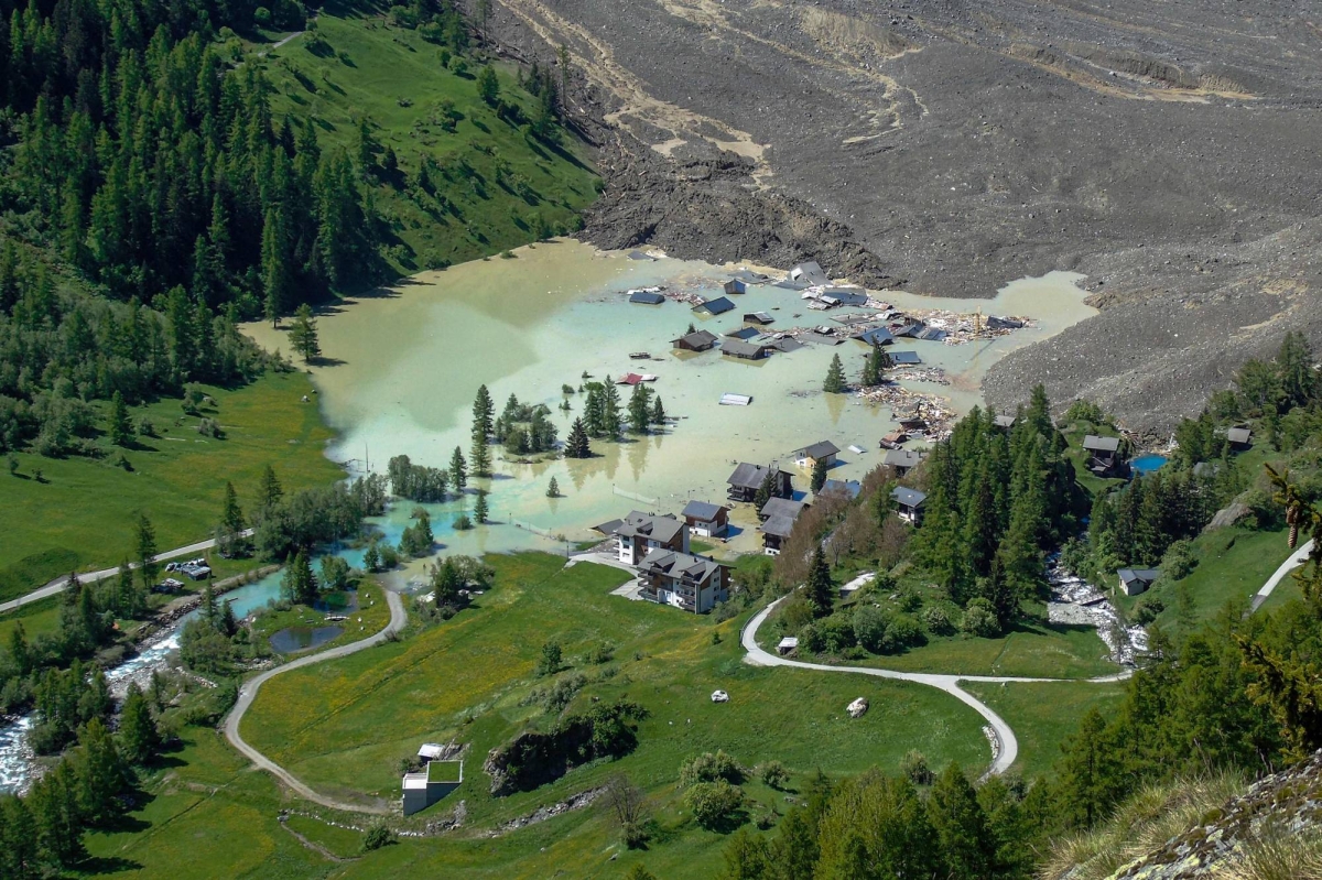 How Switzerland's Birch glacier collapsed