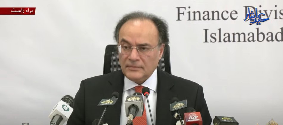 Finance Minister Unveils Pakistan Economic Survey 2024 25
