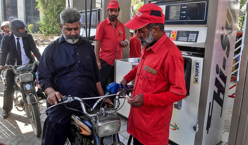 Petrol Price in Pakistan revised upward by Rs1 Per Litre for June