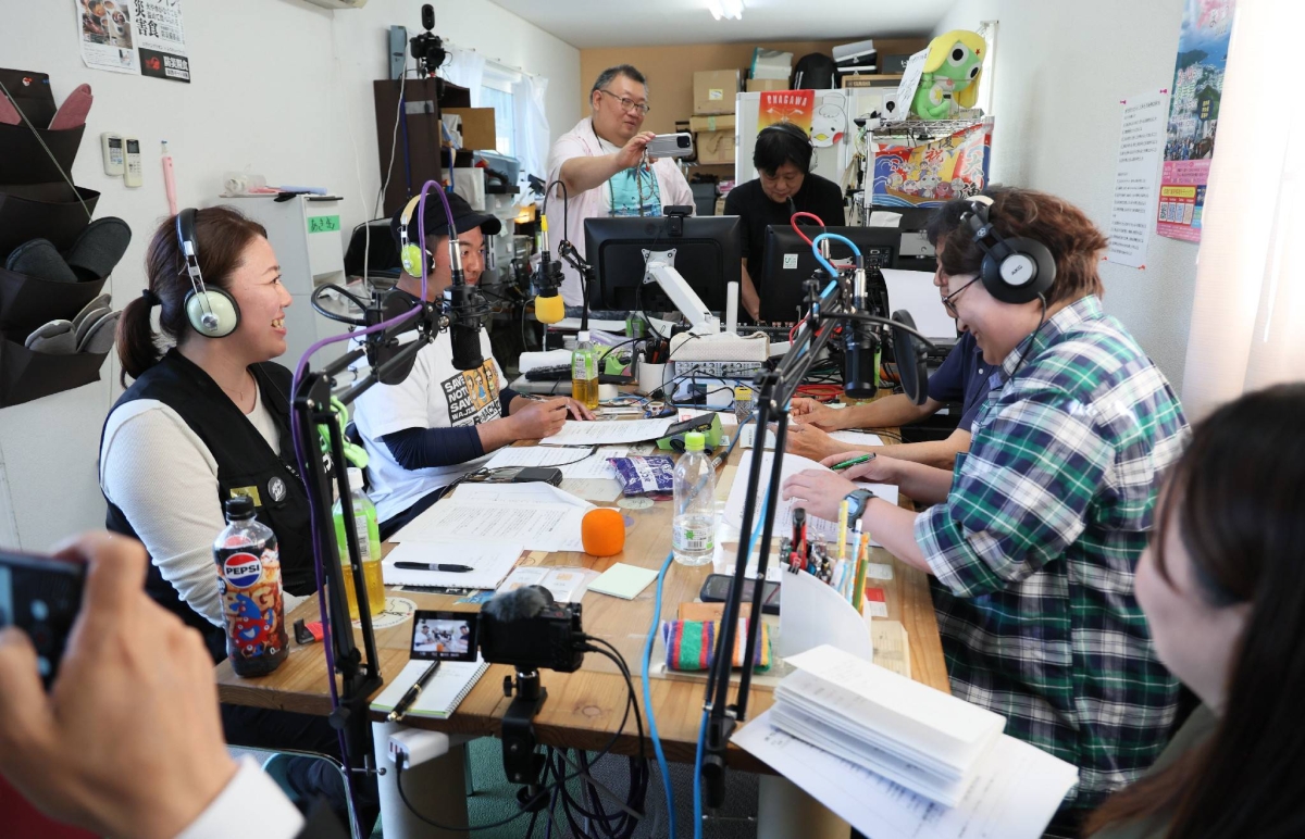 Quake-hit residents eyeing reconstruction through power of radio