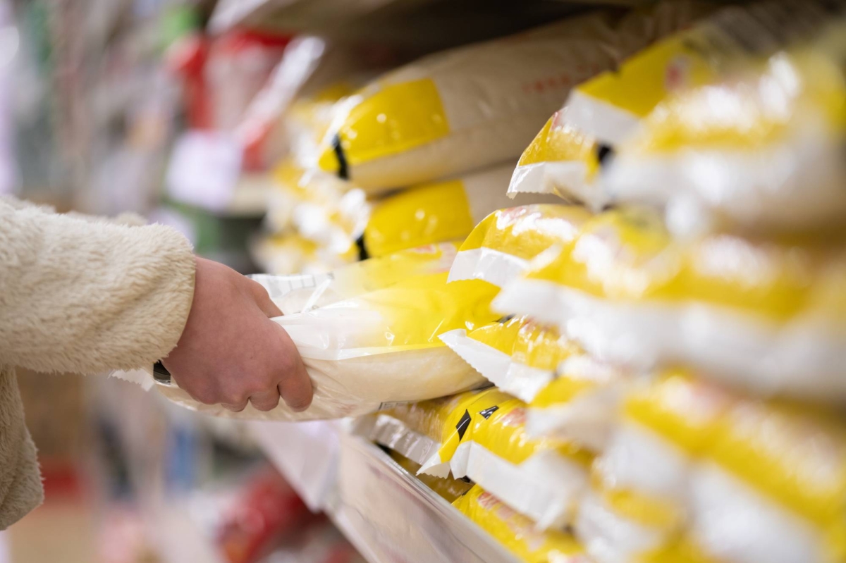 Retail prices for rice across Japan make first dip in three weeks