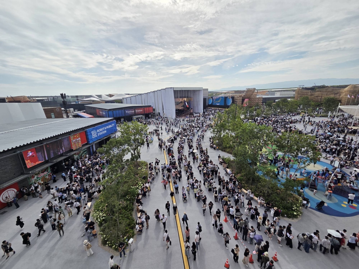 Two months on, Osaka Expo organizer struggles to improve experience as crowds grow