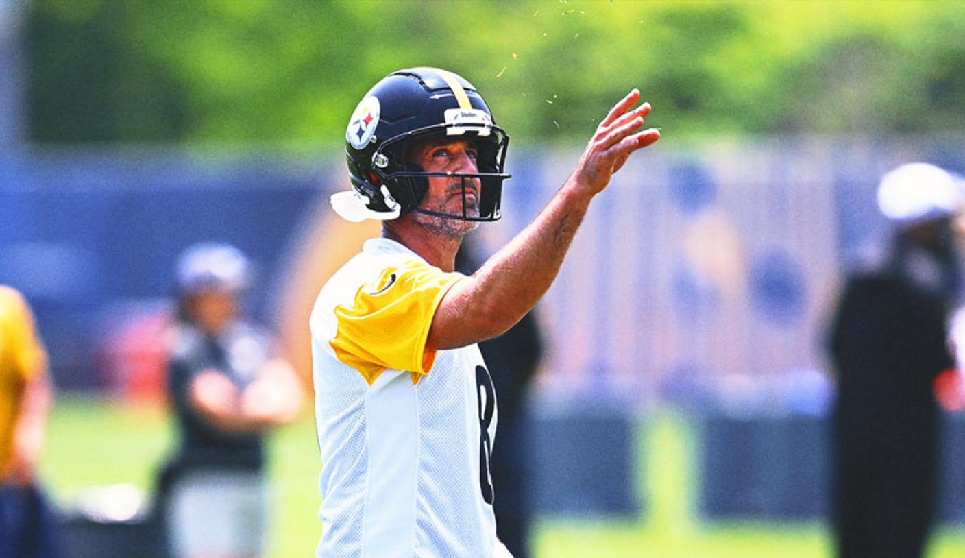 Aaron Rodgers Hates His New Steelers Helmet: 'It Looks Like a Damn Spaceship'