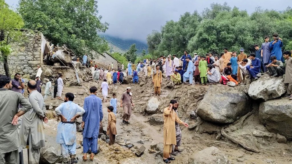 Over 320 Dead Thousands Displaced As Northern Pakistan Hit By Disasterous Flash Floods