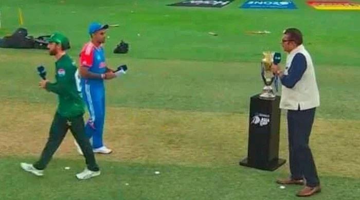 Asia Cup 2025: Pakistan, India skippers skip handshake during toss